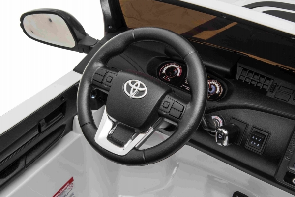 Kinderfahrzeug Kinder Elektro Auto Toyota Hilux 4 x 4 Allrad Zweisitzer Ledersitz Bluetooth EVA Gummiräder